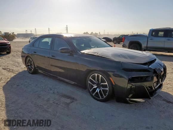 ✅ 2024 BMW i7 xDrive60 • VIN: WBY53EJ04RCP86968 • Lot: 90715645. Wystawiony na Copart z przebiegiem 8 555 mil. Bezpłatny archiwum sprzedaży aukcyjnych z USA i szczegółowy raport historii pojazdu na DreamBid. Zdjęcie 4.
