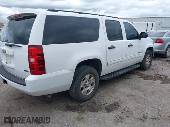 ✅ 2010 Chevrolet Suburban LS • VIN: 1GNUCHE09AR200640 • Lot: 42326053. Listed on IAAI with 218,327 mi. Free auction sales archive from the USA and detailed vehicle history report at DreamBid. Image 4.