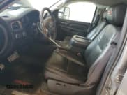 ✅ 2013 GMC Sierra 3500 • VIN: 1GT426EG7DF179399 • Lot: 63086055. Wystawiony na Copart z przebiegiem 157 367 mil. Bezpłatny archiwum sprzedaży aukcyjnych z USA i szczegółowy raport historii pojazdu na DreamBid. Zdjęcie 7.