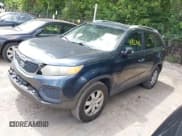 ✅ 2011 Kia Sorento LX • VIN: 5XYKT4A26BG138128 • Lot: 42659016. Wystawiony na IAAI z przebiegiem 202 077 mil. Bezpłatny archiwum sprzedaży aukcyjnych z USA i szczegółowy raport historii pojazdu na DreamBid. Zdjęcie 2.