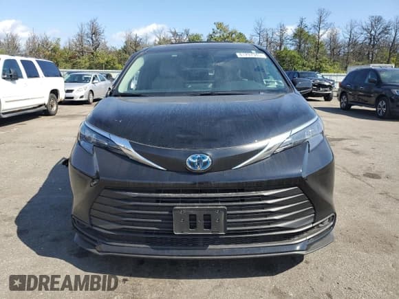 ✅ 2025 Toyota Sienna LE • VIN: 5TDBSKFC7SS197510 • Lot: 81297945. Listed on Copart with 7,806 mi. Free auction sales archive from the USA and detailed vehicle history report at DreamBid. Image 5.
