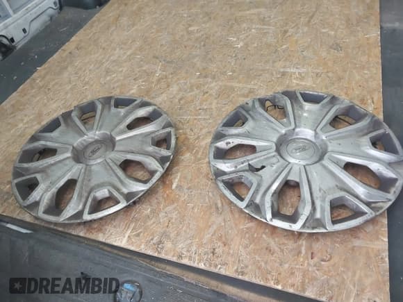 ✅ 2016 Ford Transit Cargo • VIN: 1FTYR3XM5GKB33662 • Lot: 43812911. Wystawiony na IAAI z przebiegiem 94 398 mil. Bezpłatny archiwum sprzedaży aukcyjnych z USA i szczegółowy raport historii pojazdu na DreamBid. Zdjęcie 17.