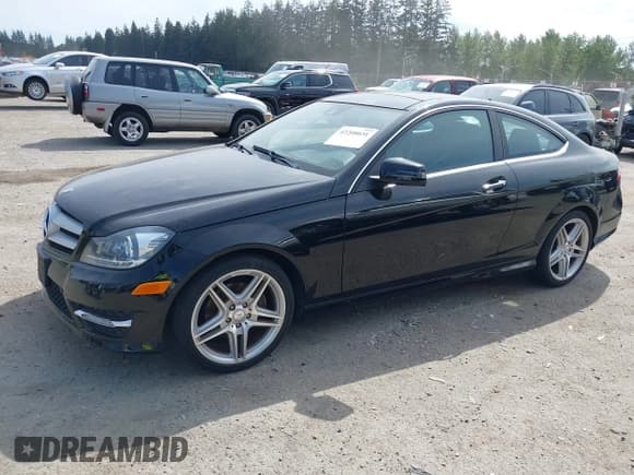 ✅ 2012 Mercedes-Benz C 250 • VIN: WDDGJ4HB5CF764992 • Lot: 42208031. Wystawiony na IAAI z przebiegiem 101 533 mil. Bezpłatny archiwum sprzedaży aukcyjnych z USA i szczegółowy raport historii pojazdu na DreamBid. Zdjęcie 2.
