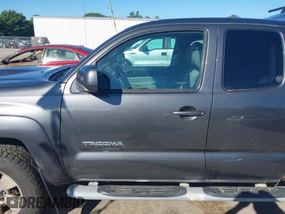 ✅ 2010 Toyota Tacoma • VIN: 5TEUU4EN1AZ712164 • Lot: 43108565. Listed on IAAI with 224,572 mi. Free auction sales archive from the USA and detailed vehicle history report at DreamBid. Image 17.