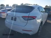 ✅ 2021 Maserati Levante • VIN: ZN661XUA8MX357747 • Lot: 41130139. Wystawiony na IAAI z przebiegiem 48 858 mil. Bezpłatny archiwum sprzedaży aukcyjnych z USA i szczegółowy raport historii pojazdu na DreamBid. Zdjęcie 4.