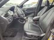 ✅ 2019 BMW X1 sDrive28i • VIN: WBXHU7C57K5L11781 • Lot: 84984175. Wystawiony na Copart z przebiegiem 96 925 mil. Bezpłatny archiwum sprzedaży aukcyjnych z USA i szczegółowy raport historii pojazdu na DreamBid. Zdjęcie 7.