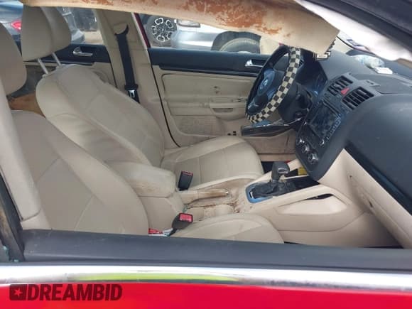 ✅ 2010 Volkswagen Jetta Limited Edition • VIN: 3VWRX7AJ3AM034125 • Lot: 42577721. Listed on IAAI with 129,967 mi. Free auction sales archive from the USA and detailed vehicle history report at DreamBid. Image 5.