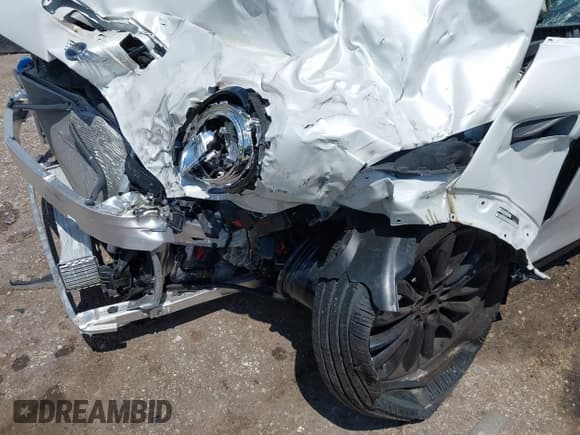 ✅ 2024 MINI Clubman Cooper S • VIN: WMWLV7C08R2U65742 • Lot: 42905715. Listed on IAAI with 15,051 mi. Free auction sales archive from the USA and detailed vehicle history report at DreamBid. Image 10.