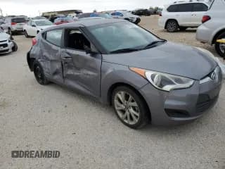 ✅ 2016 Hyundai Veloster • VIN: KMHTC6AD4GU275023 • Lot: 80059894. Wystawiony na Copart z przebiegiem 69 738 mil. Bezpłatny archiwum sprzedaży aukcyjnych z USA i szczegółowy raport historii pojazdu na DreamBid. Zdjęcie 4.