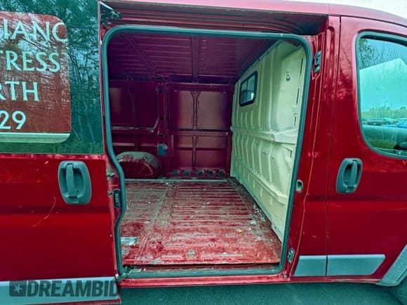 ✅ 2014 Ram ProMaster Cargo • VIN: 3C6TRVNG0EE127861 • Lot: 96756895. Wystawiony na Copart z przebiegiem Nie podano. Bezpłatny archiwum sprzedaży aukcyjnych z USA i szczegółowy raport historii pojazdu na DreamBid. Zdjęcie 6.