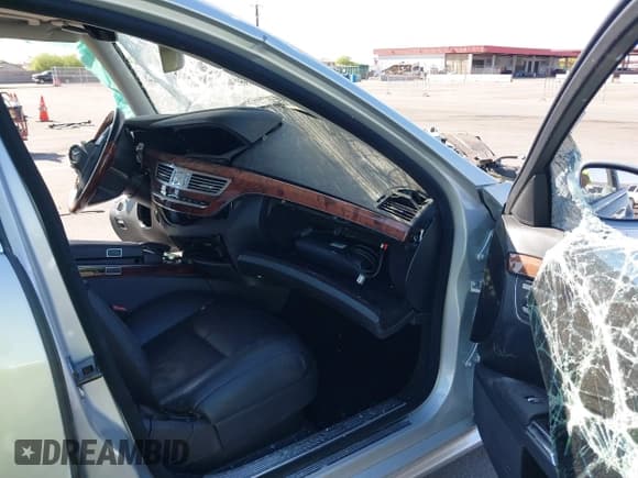 ✅ 2009 Mercedes-Benz S 550 • VIN: WDDNG71X69A248160 • Lot: 42011652. Wystawiony na IAAI z przebiegiem Nie podano. Bezpłatny archiwum sprzedaży aukcyjnych z USA i szczegółowy raport historii pojazdu na DreamBid. Zdjęcie 5.