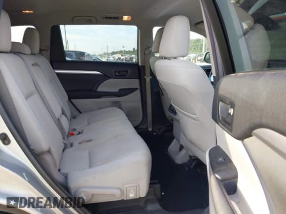 ✅ 2017 Toyota Highlander LE • VIN: 5TDZZRFH8HS199628 • Лот: 43321712. Опубликован ранее на IAAI с пробегом 136 828 миль. Бесплатный доступ к архиву аукционных продаж из США и подробный отчёт об истории автомобиля на DreamBid. Изображение 8.