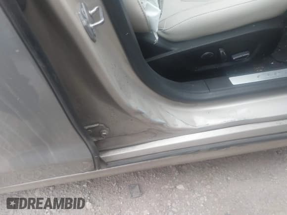 ✅ 2017 Ford Fusion Hybrid Titanium • VIN: 3FA6P0RU7HR388518 • Lot: 42783469. Listed on IAAI with 90,081 mi. Free auction sales archive from the USA and detailed vehicle history report at DreamBid. Image 11.