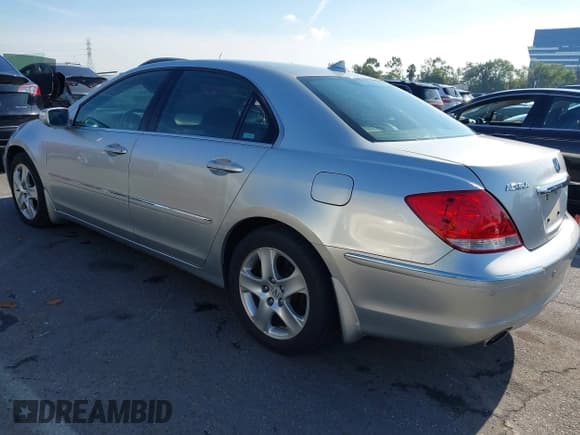✅ 2006 Acura RL • VIN: JH4KB165X6C005031 • Lot: 43775762. Wystawiony na IAAI z przebiegiem 217 288 mil. Bezpłatny archiwum sprzedaży aukcyjnych z USA i szczegółowy raport historii pojazdu na DreamBid. Zdjęcie 3.