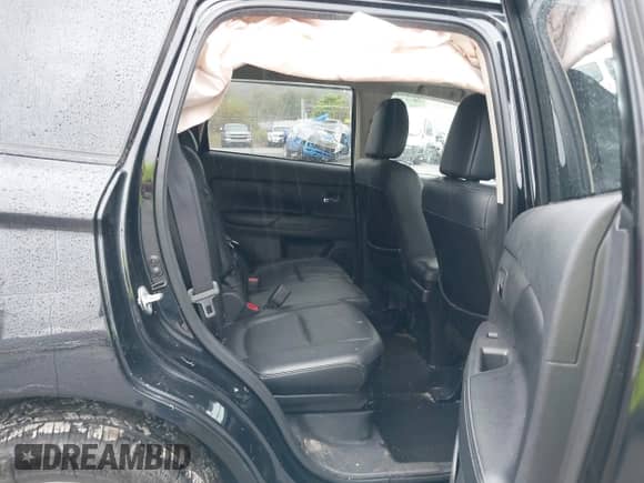 2014 Mitsubishi Outlander SE z VIN JA4AZ3A34EZ003629, wystawiony jako IAAI lot #43314809 z przebiegiem 122 927 mil mil oraz . Historia ofert i sprzedaży dostępna na DreamBid. Obrazek 8.