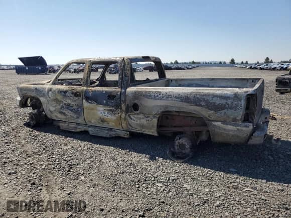 2005 Chevrolet Silverado 2500HD LT with VIN 1GCHK23215F829041, listed as a Copart auction lot 64860425 with Not provided miles and Salvage title. Bid and sale history available at DreamBid. Image 2.
