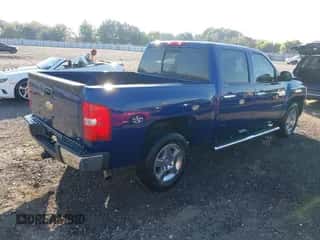 2013 Chevrolet Silverado 1500 LT z VIN 3GCPCSE06DG156927, wystawiony jako IAAI lot #43409330 z przebiegiem 123 950 mil mil oraz . Historia ofert i sprzedaży dostępna na DreamBid. Obrazek 4.