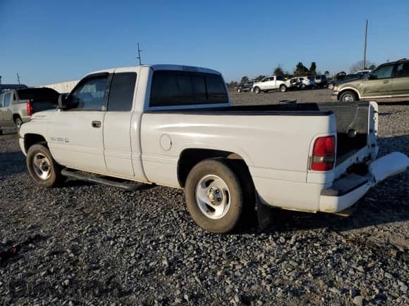 1999 Dodge 1500 с VIN 3B7HC13Z5XM562235, выставлен на аукционе Copart как лот 86053294 с пробегом 149 234 миль миль и Списание • Salvage title. История ставок и продаж доступна на DreamBid. Изображение 2.