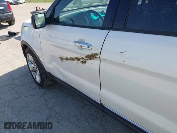 ✅ 2015 Ford Explorer XLT • VIN: 1FM5K8D81FGA13379 • Lot: 42275630. Wystawiony na IAAI z przebiegiem 169 545 mil. Bezpłatny archiwum sprzedaży aukcyjnych z USA i szczegółowy raport historii pojazdu na DreamBid. Zdjęcie 6.