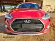 2016 Hyundai Veloster Turbo z VIN KMHTC6AE1GU295156, wystawiony jako Copart lot #90589635 z przebiegiem 142 455 mil mil oraz Czysty tytuł • Clean title. Historia ofert i sprzedaży dostępna na DreamBid. Obrazek 5.