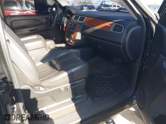 ✅ 2008 Chevrolet Silverado 2500HD LTZ • VIN: 1GCHK236X8F225687 • Lot: 43651853. Wystawiony na IAAI z przebiegiem 202 303 mil. Bezpłatny archiwum sprzedaży aukcyjnych z USA i szczegółowy raport historii pojazdu na DreamBid. Zdjęcie 5.