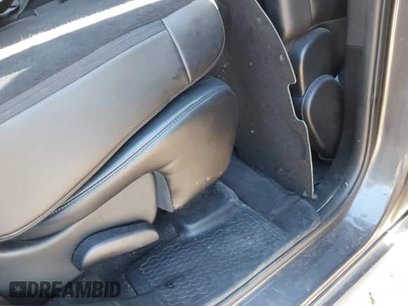 2018 Dodge Durango GT z VIN 1C4RDJDG4JC395339, wystawiony jako IAAI lot #43362633 z przebiegiem 97 846 mil mil oraz . Historia ofert i sprzedaży dostępna na DreamBid. Obrazek 8.