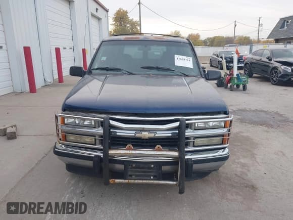 ✅ 1994 Chevrolet Suburban • VIN: 1GNEC16K5RJ305763 • Lot: 43618114. Listed on IAAI with 317,235 mi. Free auction sales archive from the USA and detailed vehicle history report at DreamBid. Image 12.