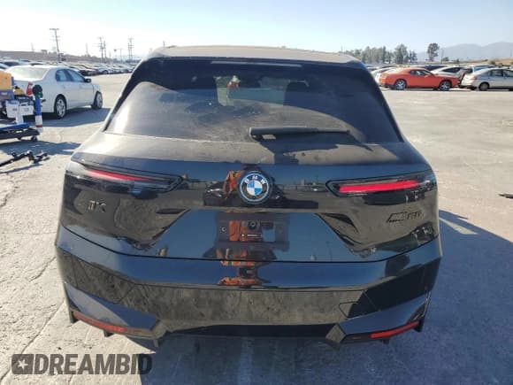 ✅ 2024 BMW iX M60 • VIN: WB533CF01RCR28341 • Lot: 69646904. Wystawiony na Copart z przebiegiem 1 753 mil. Bezpłatny archiwum sprzedaży aukcyjnych z USA i szczegółowy raport historii pojazdu na DreamBid. Zdjęcie 6.