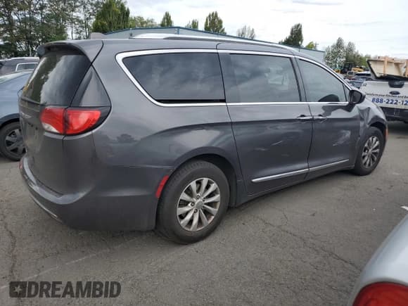 ✅ 2018 Chrysler Pacifica Touring L • VIN: 2C4RC1BG9JR124516 • Лот: 71738455. Опубликован ранее на Copart с пробегом 168 762 миль. Бесплатный доступ к архиву аукционных продаж из США и подробный отчёт об истории автомобиля на DreamBid. Изображение 3.