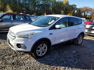 ✅ 2017 Ford Escape SE • VIN: 1FMCU9GD1HUE11325 • Lot: 89575645. Wystawiony na Copart z przebiegiem 147 056 mil. Bezpłatny archiwum sprzedaży aukcyjnych z USA i szczegółowy raport historii pojazdu na DreamBid. Zdjęcie 1.