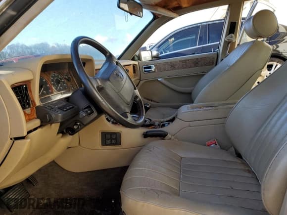 ✅ 1993 Jaguar XJ • VIN: SAJHW1740PC680430 • Лот: 82464044. Опубликован ранее на Copart с пробегом 89 416 миль. Бесплатный доступ к архиву аукционных продаж из США и подробный отчёт об истории автомобиля на DreamBid. Изображение 7.