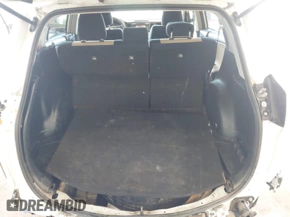 ✅ 2017 Toyota RAV4 XLE • VIN: JTMWFREV0HJ716663 • Лот: 41256607. Опубликован ранее на IAAI с пробегом 101 641 миль. Бесплатный доступ к архиву аукционных продаж из США и подробный отчёт об истории автомобиля на DreamBid. Изображение 18.