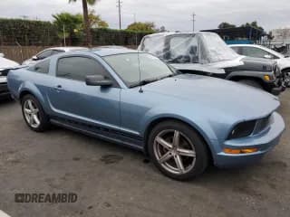 ✅ 2007 Ford Mustang Deluxe • VIN: 1ZVFT80N375282303 • Lot: 93638555. Wystawiony na Copart z przebiegiem 92 671 mil. Bezpłatny archiwum sprzedaży aukcyjnych z USA i szczegółowy raport historii pojazdu na DreamBid. Zdjęcie 4.
