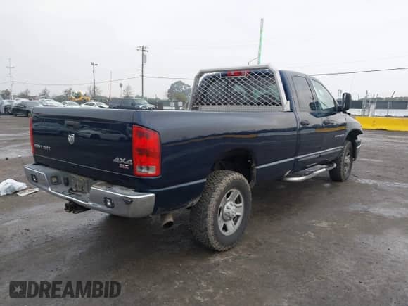 2005 Dodge 3500 SLT z VIN 3D7LS38C35G814451, wystawiony jako IAAI lot #41188892 z przebiegiem 247 468 mil mil oraz . Historia ofert i sprzedaży dostępna na DreamBid. Obrazek 4.
