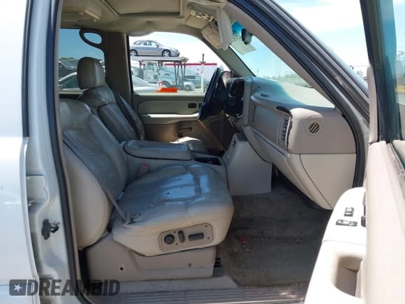 ✅ 2002 Chevrolet Suburban LT • VIN: 3GNFK16T82G356407 • Lot: 42818297. Listed on IAAI with 422,552 mi. Free auction sales archive from the USA and detailed vehicle history report at DreamBid. Image 5.