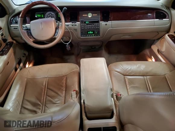 ✅ 2005 Lincoln Town Car Signature Limited • VIN: 1LNHM82W85Y615455 • Lot: 86510805. Listed on Copart with 151,822 mi. Free auction sales archive from the USA and detailed vehicle history report at DreamBid. Image 8.