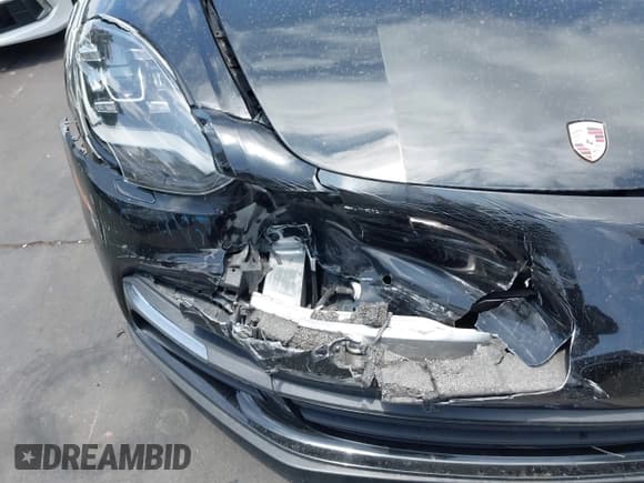 ✅ 2018 Porsche Panamera 4 E-Hybrid • VIN: WP0AE2A77JL129060 • Lot: 42420977. Wystawiony na IAAI z przebiegiem 70 062 mil. Bezpłatny archiwum sprzedaży aukcyjnych z USA i szczegółowy raport historii pojazdu na DreamBid. Zdjęcie 6.