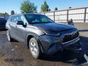 ✅ 2022 Toyota Highlander L • VIN: 5TDCZRBH2NS238320 • Lot: 43375535. Wystawiony na IAAI z przebiegiem Nie podano. Bezpłatny archiwum sprzedaży aukcyjnych z USA i szczegółowy raport historii pojazdu na DreamBid. Zdjęcie 1.