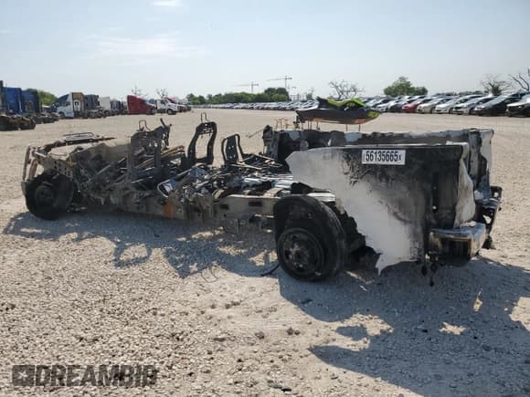 ✅ 2024 Ford F-250 XL • VIN: 1FT7X2AA3REE26813 • Lot: 56135665. Wystawiony na Copart z przebiegiem Nie podano. Bezpłatny archiwum sprzedaży aukcyjnych z USA i szczegółowy raport historii pojazdu na DreamBid. Zdjęcie 2.