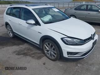 ✅ 2019 Volkswagen Golf S • VIN: 3VWH17AUXKM517653 • Lot: 43159650. Wystawiony na IAAI z przebiegiem 80 980 mil. Bezpłatny archiwum sprzedaży aukcyjnych z USA i szczegółowy raport historii pojazdu na DreamBid. Zdjęcie 1.