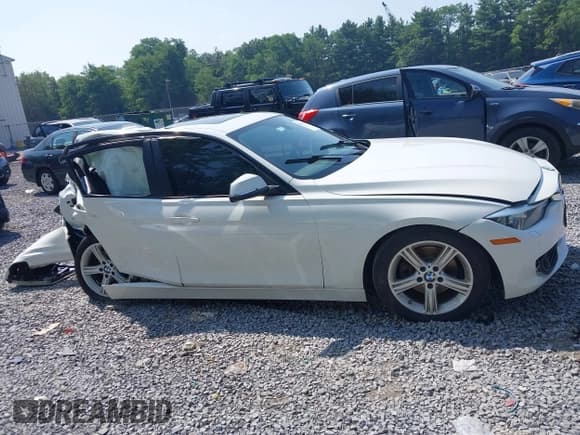 ✅ 2015 BMW 3 Series 328i xDrive • VIN: WBA3B5C50FF962152 • Lot: 42743109. Listed on IAAI with 117,000 mi. Free auction sales archive from the USA and detailed vehicle history report at DreamBid. Image 13.