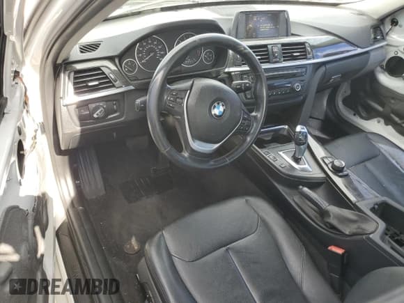 ✅ 2015 BMW 3 Series 328i • VIN: WBA3A5G57FNS87841 • Lot: 85920085. Wystawiony na Copart z przebiegiem 128 246 mil. Bezpłatny archiwum sprzedaży aukcyjnych z USA i szczegółowy raport historii pojazdu na DreamBid. Zdjęcie 8.