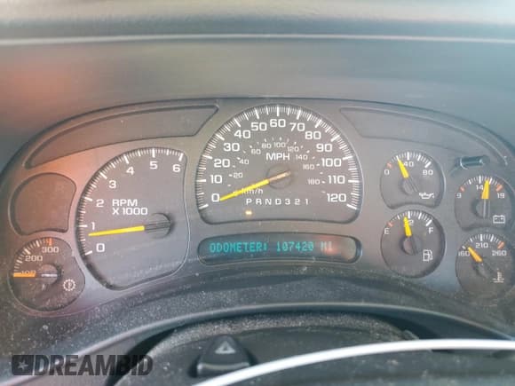 ✅ 2006 Chevrolet Silverado 2500HD LT2 • VIN: 1GCHK23UX6F145866 • Lot: 66022065. Wystawiony na Copart z przebiegiem 107 420 mil. Bezpłatny archiwum sprzedaży aukcyjnych z USA i szczegółowy raport historii pojazdu na DreamBid. Zdjęcie 9.