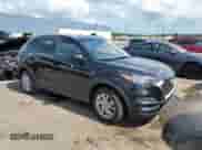 2021 Hyundai Tucson Value z VIN KM8J33A41MU350617, wystawiony jako Copart lot #61655355 z przebiegiem 75 141 mil mil oraz Szkoda całkowita • Salvage title. Historia ofert i sprzedaży dostępna na DreamBid. Obrazek 4.