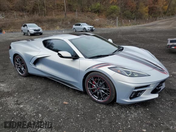 ✅ 2024 Chevrolet Corvette 2LT • VIN: 1G1YB2D48R5100264 • Lot: 92782875. Wystawiony na Copart z przebiegiem 811 mil. Bezpłatny archiwum sprzedaży aukcyjnych z USA i szczegółowy raport historii pojazdu na DreamBid. Zdjęcie 4.