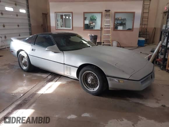 1987 Chevrolet Corvette с VIN 1G1YY2182H5110597, выставлен на аукционе IAAI как лот 41357644 с пробегом 184 690 миль миль и . История ставок и продаж доступна на DreamBid. Изображение 1.
