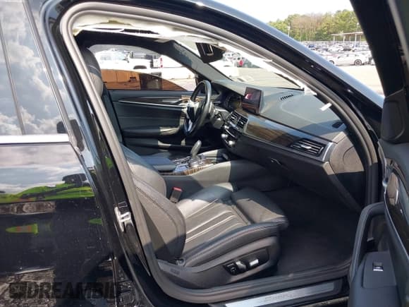 ✅ 2019 BMW 5 Series 530i xDrive • VIN: WBAJA7C51KWC77807 • Lot: 42695407. Listed on IAAI with 74,747 mi. Free auction sales archive from the USA and detailed vehicle history report at DreamBid. Image 5.