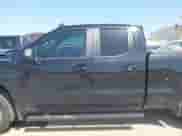 2020 Chevrolet Silverado 1500 LT z VIN 1GCRYDEK5LZ318049, wystawiony jako IAAI lot #42749930 z przebiegiem 70 503 mil mil oraz . Historia ofert i sprzedaży dostępna na DreamBid. Obrazek 14.