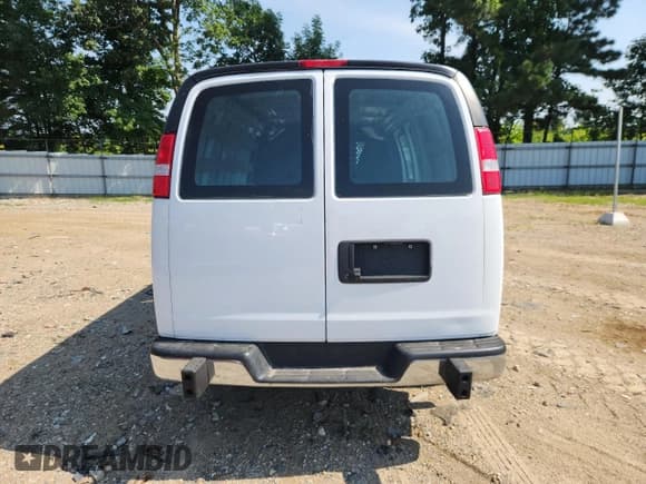 ✅ 2022 Chevrolet Express Cargo • VIN: 1GCWGAFP1N1141435 • Lot: 67495135. Wystawiony na Copart z przebiegiem 40 475 mil. Bezpłatny archiwum sprzedaży aukcyjnych z USA i szczegółowy raport historii pojazdu na DreamBid. Zdjęcie 6.