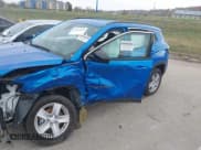 ✅ 2022 Jeep Compass Latitude • VIN: 3C4NJDBB9NT231501 • Lot: 43703819. Wystawiony na IAAI z przebiegiem Nie podano. Bezpłatny archiwum sprzedaży aukcyjnych z USA i szczegółowy raport historii pojazdu na DreamBid. Zdjęcie 17.